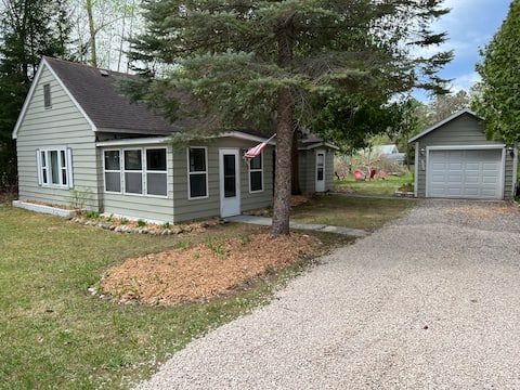 Remodeled Vacation Cottage - Downtown Indian River