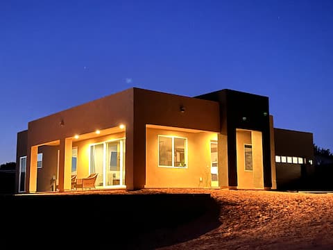 New Home with incredible views of Lake Powell