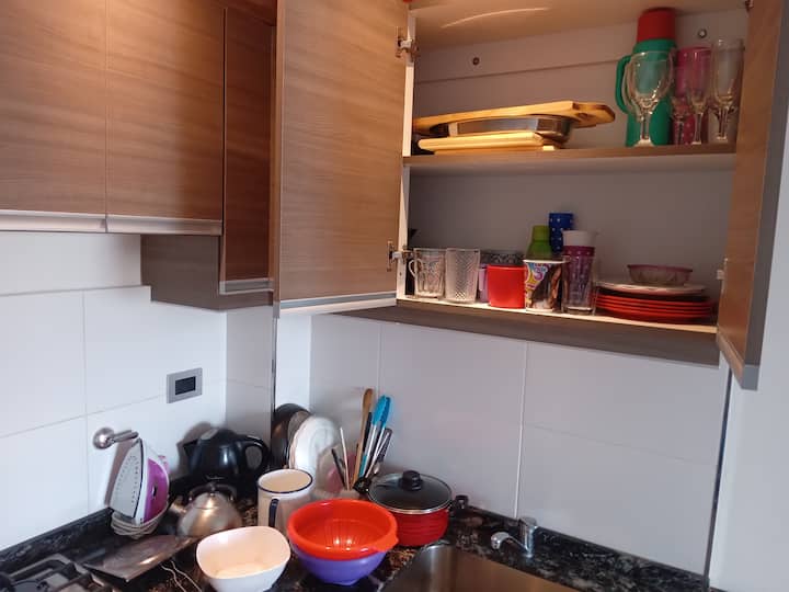 Monoambiente amoblado con balcón y terraza en Monte Castro