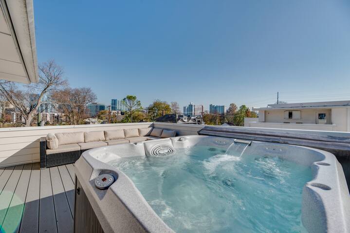 Dtown/Rooftop Hottub/Music Row/20ft ceiling/Gulch! gallery image 2
