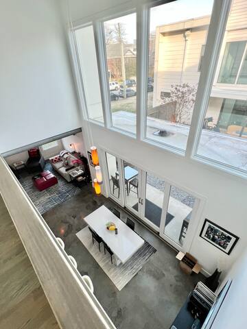 Dtown/Rooftop Hottub/Music Row/20ft ceiling/Gulch! gallery image 5