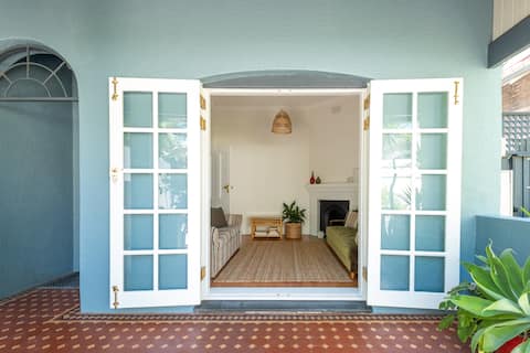 Popular Airbnb listing: Cheerful self contained unit with patio in Coogee