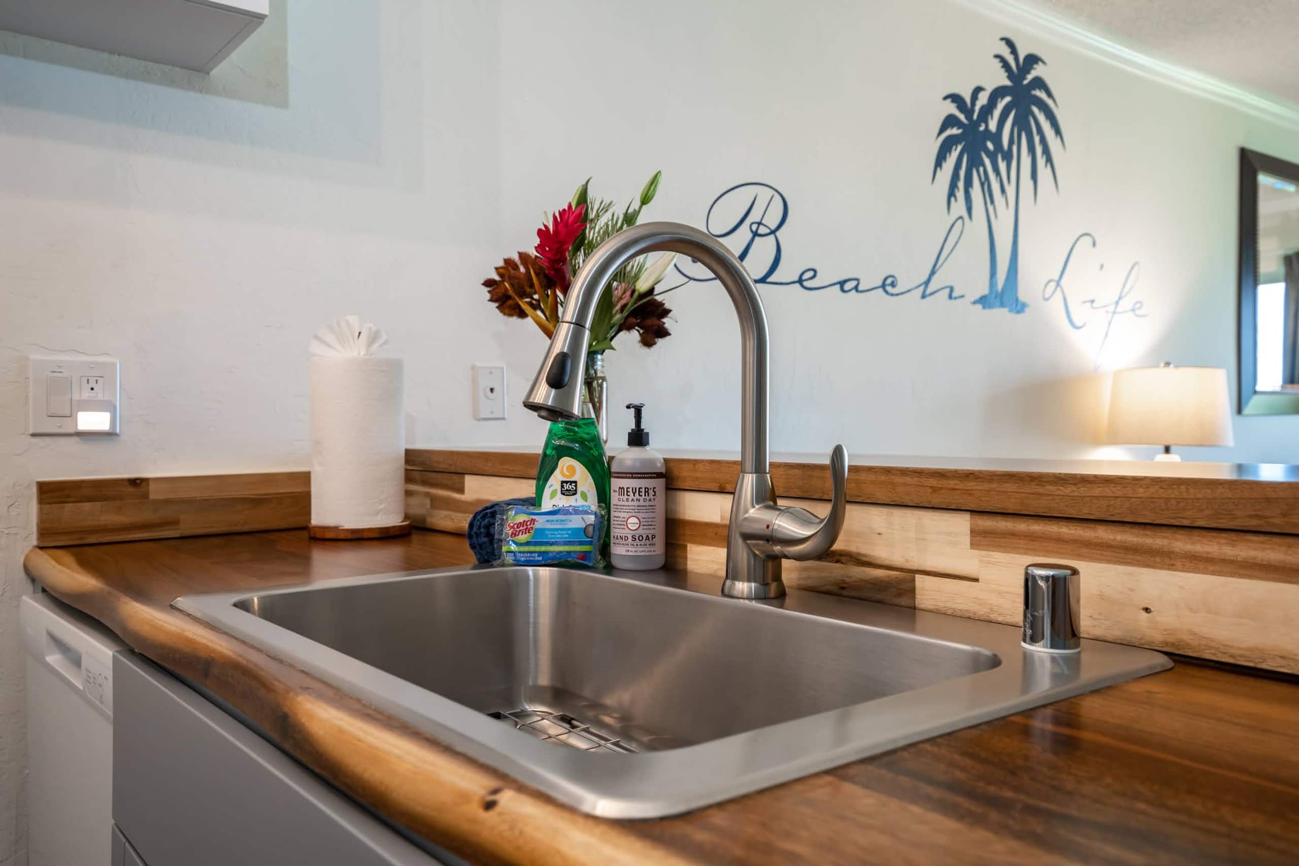 Condo in Kihei · ★4.8 · 1 bedroom · 2 beds · 1 private bath - Image 12
