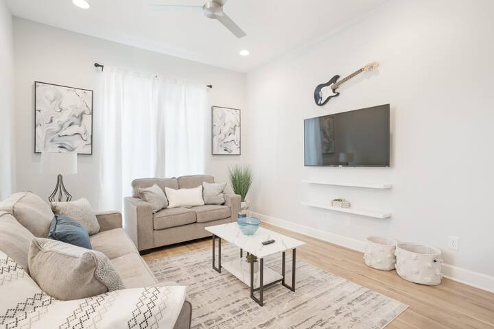 NEW! 2 Music City Homes Sleep 20+ Better Together gallery image 4