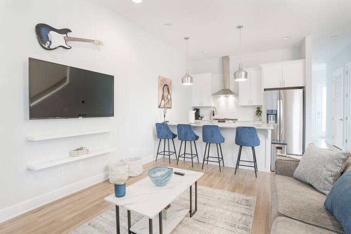 NEW! 2 Music City Homes Sleep 20+ Better Together gallery image 2