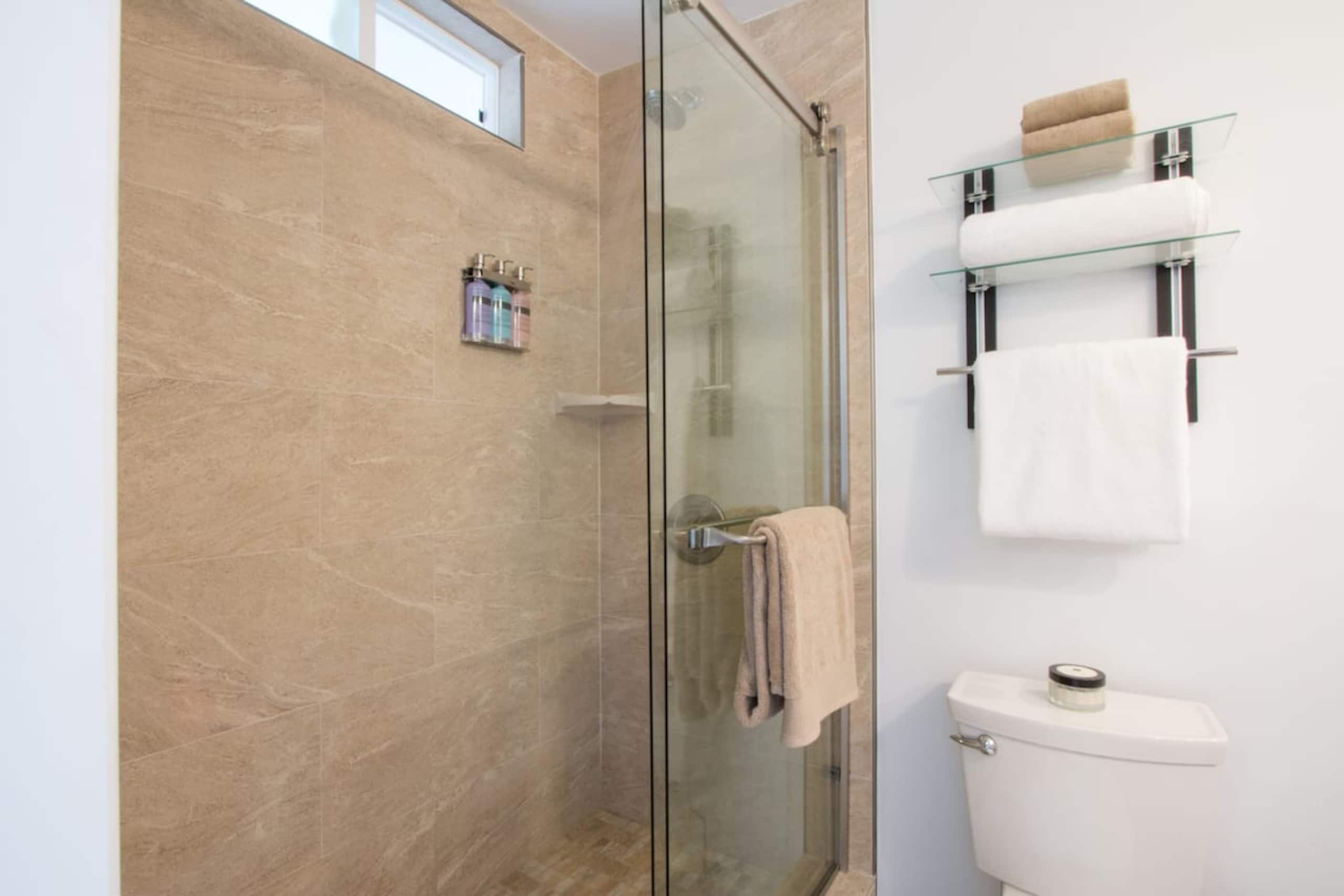 Condo in Waianae · ★4.77 · Studio · 1 bed · 1 private bath - Photo 8