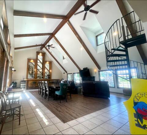 4,000 sq ft Retreat | Sleeps 16 | Pool/ Hot Tub