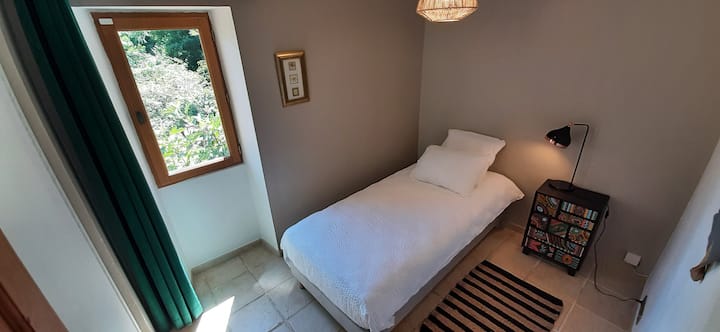 Chambre 3 au rez de chaussée face WC