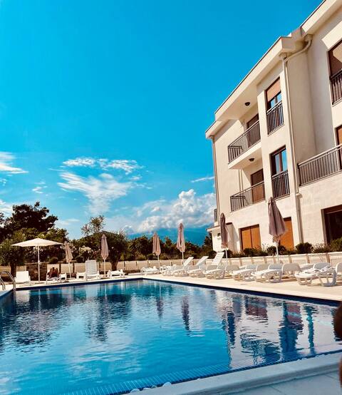 Emerald -Lux Sea View Apartment/Pool/Private Beach