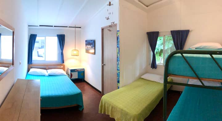 Bedroom #2 - 1 Double Bed, 1 Cabin, 1 Simple Bed (Bed #2: 1 Double Bed, 1 Bunk Bed)