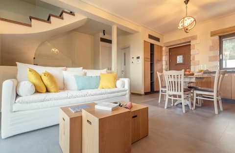 Successful Airbnb property: Villa Kalamos Tower/Sea View & Pool nearby Athens in Δήμος Ωρωπού