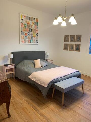 Grande maison de ville avec jardin et piscine gallery image 5