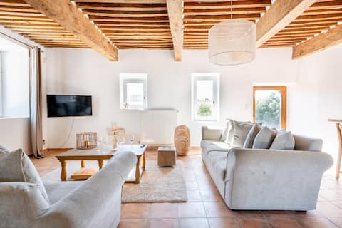 Gîte in the heart of nature with a view of Mount Ventoux