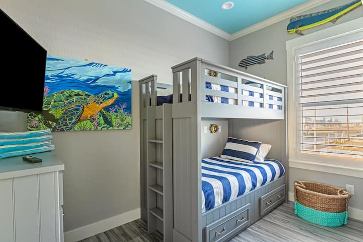 Two additional bedrooms are equipped with two bunks each.  The "turtle room"