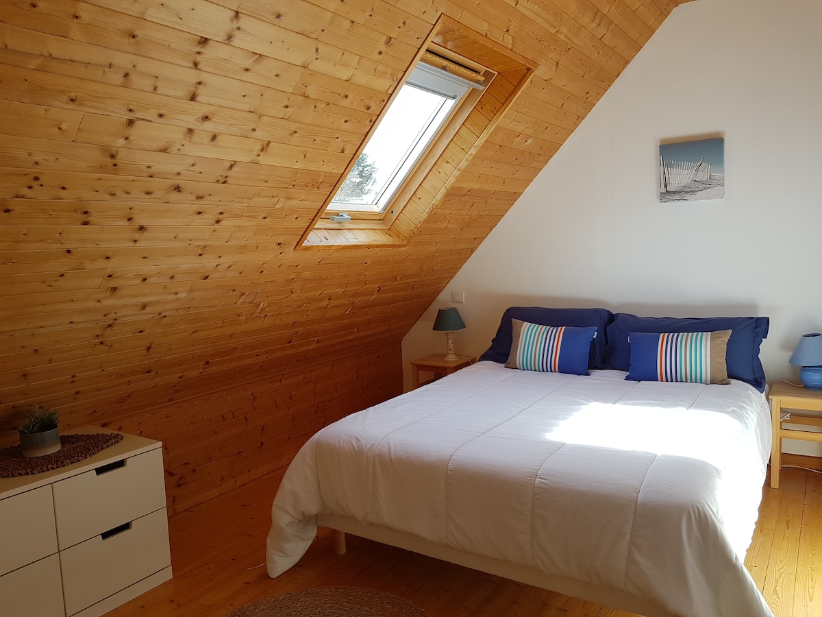 غرفة في الطابق العلوي