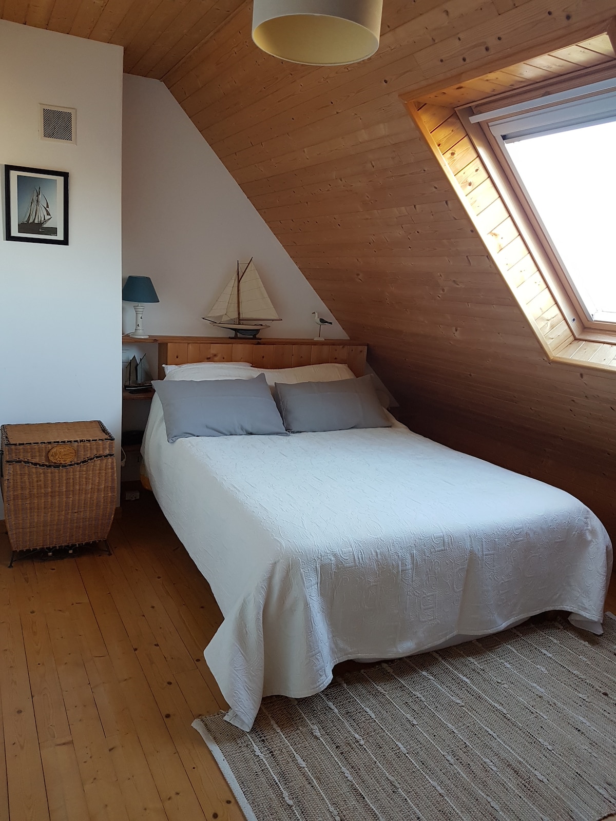 غرفة في الطابق العلوي