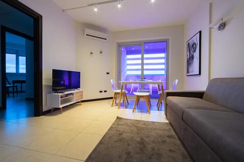 Top performing Airbnb: 3 rooms apartment with breathtaking views in Latina