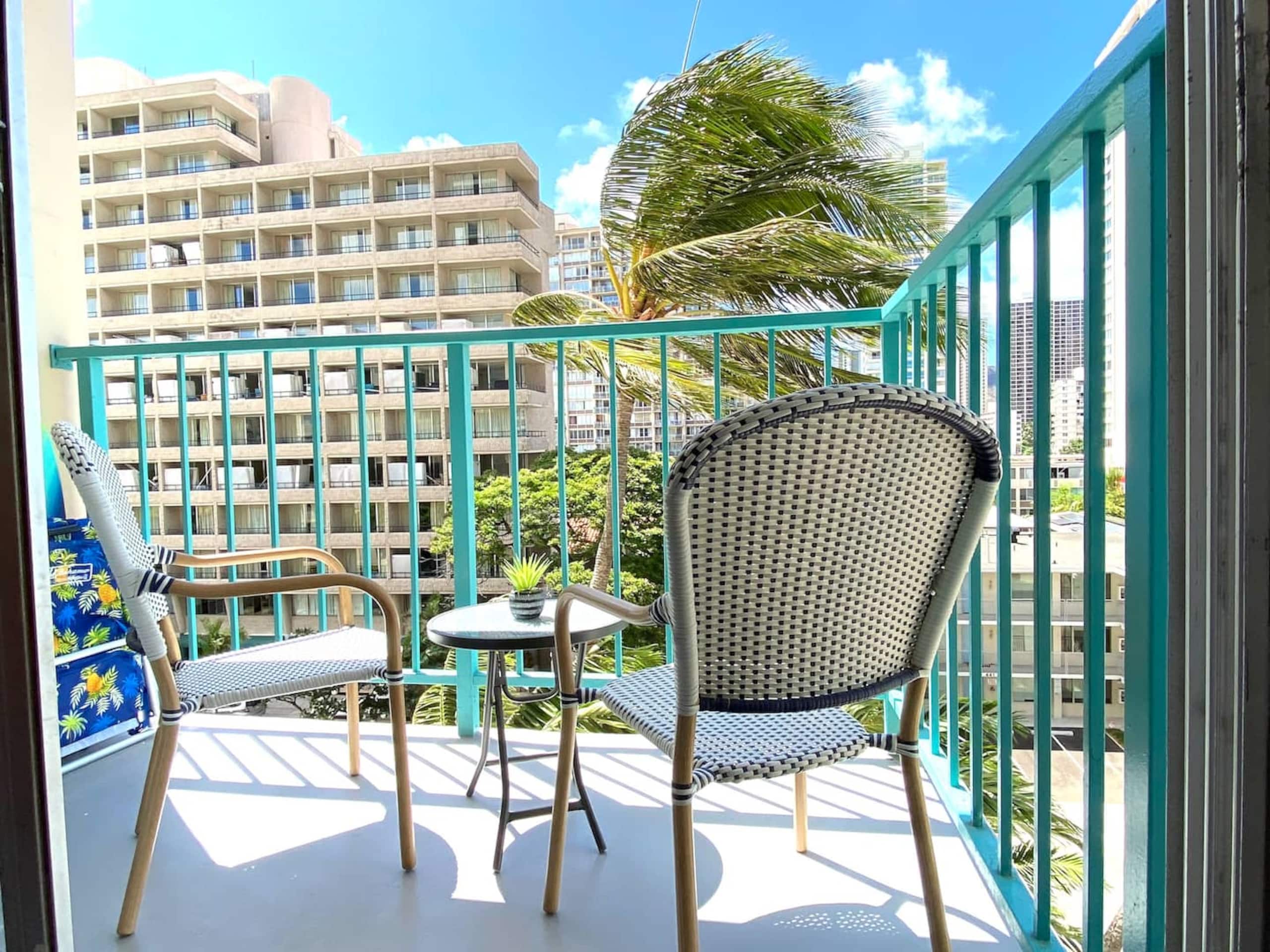 Free Parking Center of Waikiki King bed near Beach - Image 17