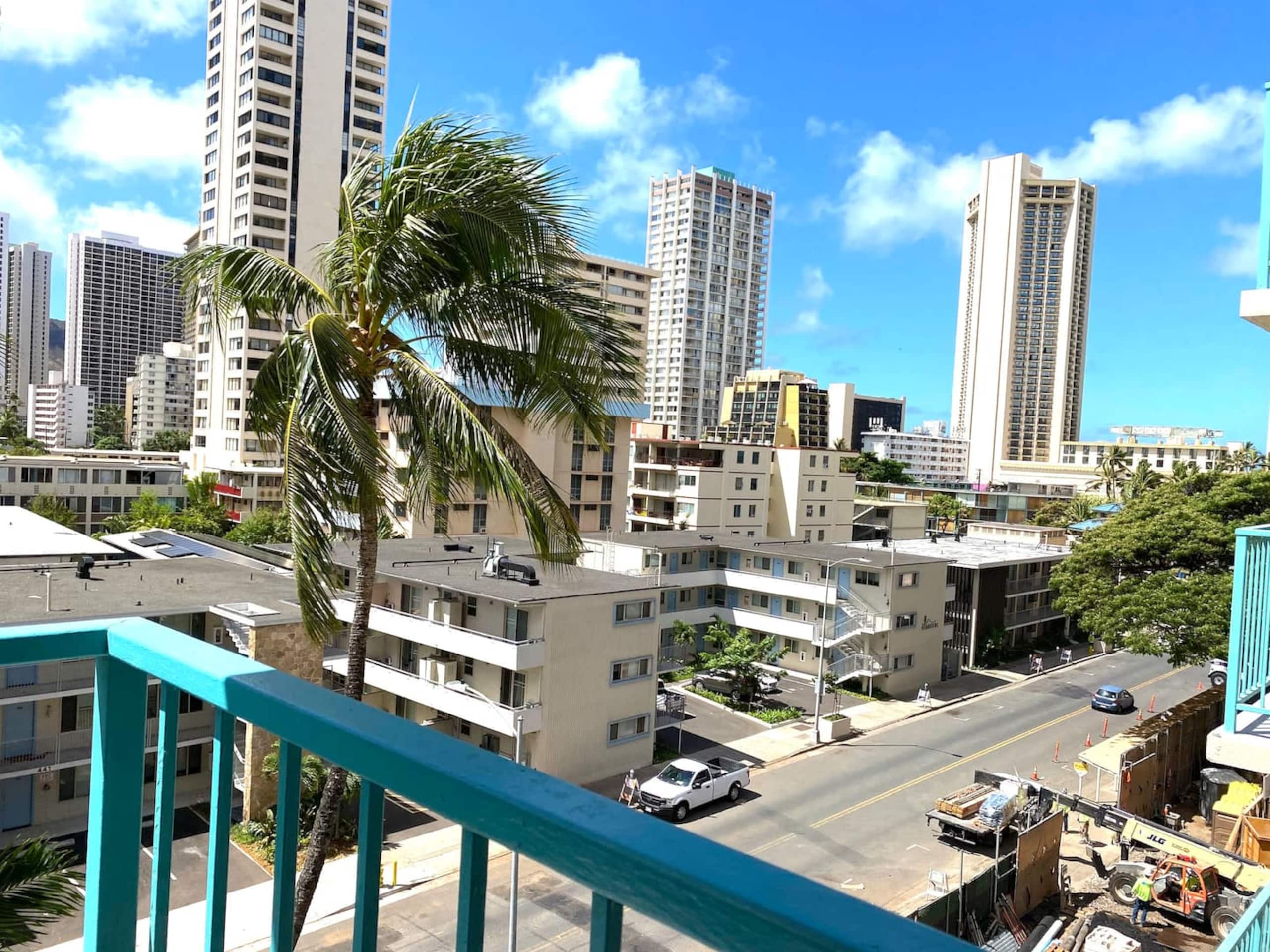 Free Parking Center of Waikiki King bed near Beach - Image 18