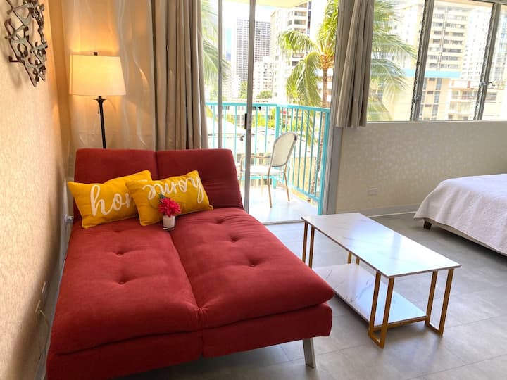 Free Parking Center Of Waikiki King Bed Near Beach - Honolulu, HI
