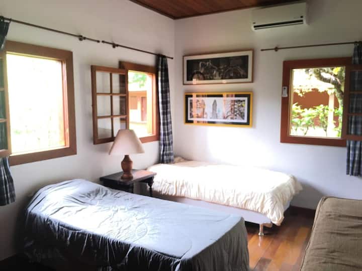 Единични легла, диван, килер.