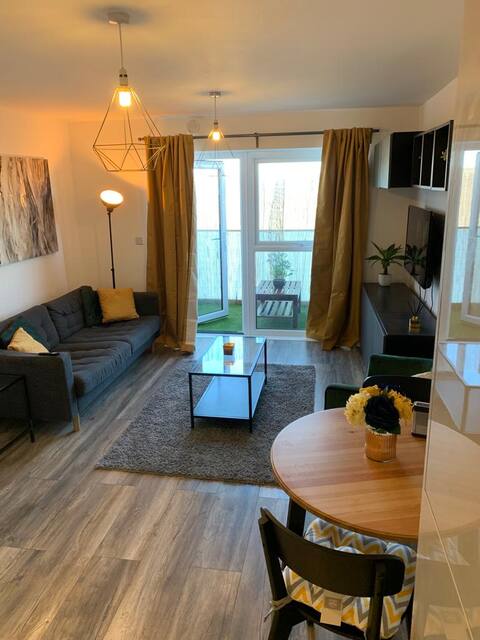 Lovely 1-bed serviced apartment with free parking