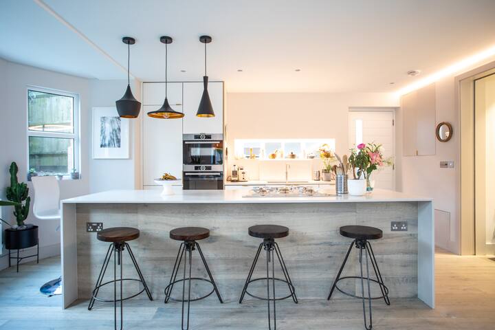 An Oasis of Calm gallery image 2