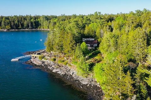 The South Bay Maine House "on the rocks"