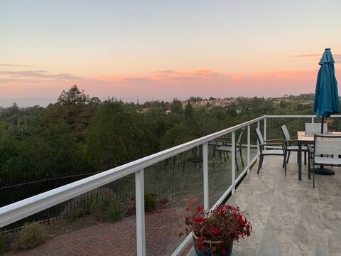 Luxurious Los Altos Hills home with stunning views