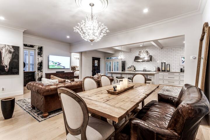 ★ Luxe Thomas Mansion ★ | hot tub, pool, fire pit! gallery image 4