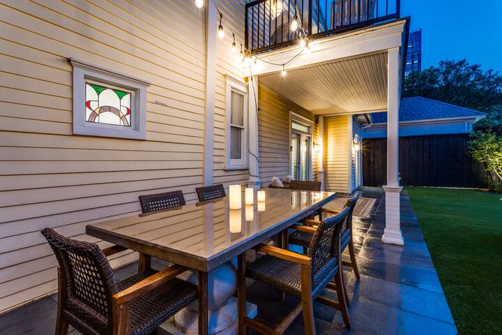 ★ Luxe Thomas Mansion ★ | hot tub, pool, fire pit! gallery image 5