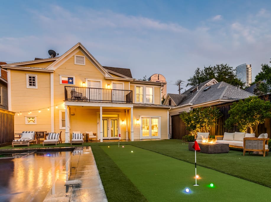 ★ Luxe Thomas Mansion ★ | hot tub, pool, fire pit!