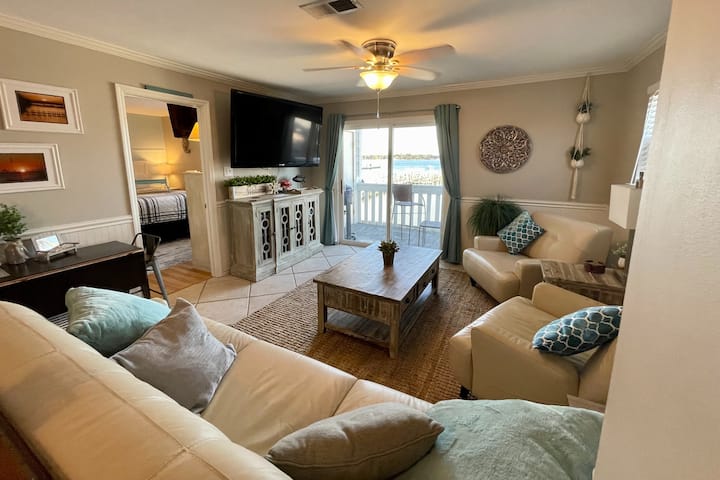 Waterfront End Unit: View! Pool, Pier, And Beaches - Fort Walton Beach, FL