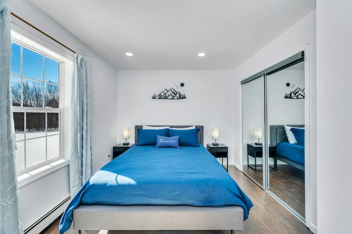 2nd Bedroom: Offers stunning mountain views, a queen-size bed with darkening curtains for peaceful sleep, ample closet space, and a desk.