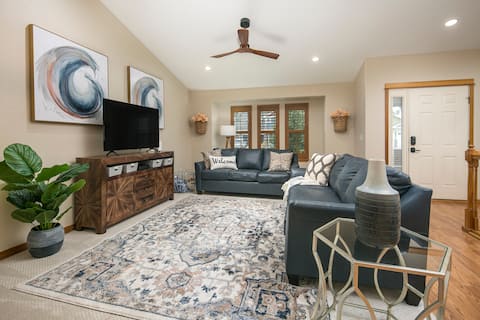 Quiet Family Oasis - 4 Bed & 3 Full Bath