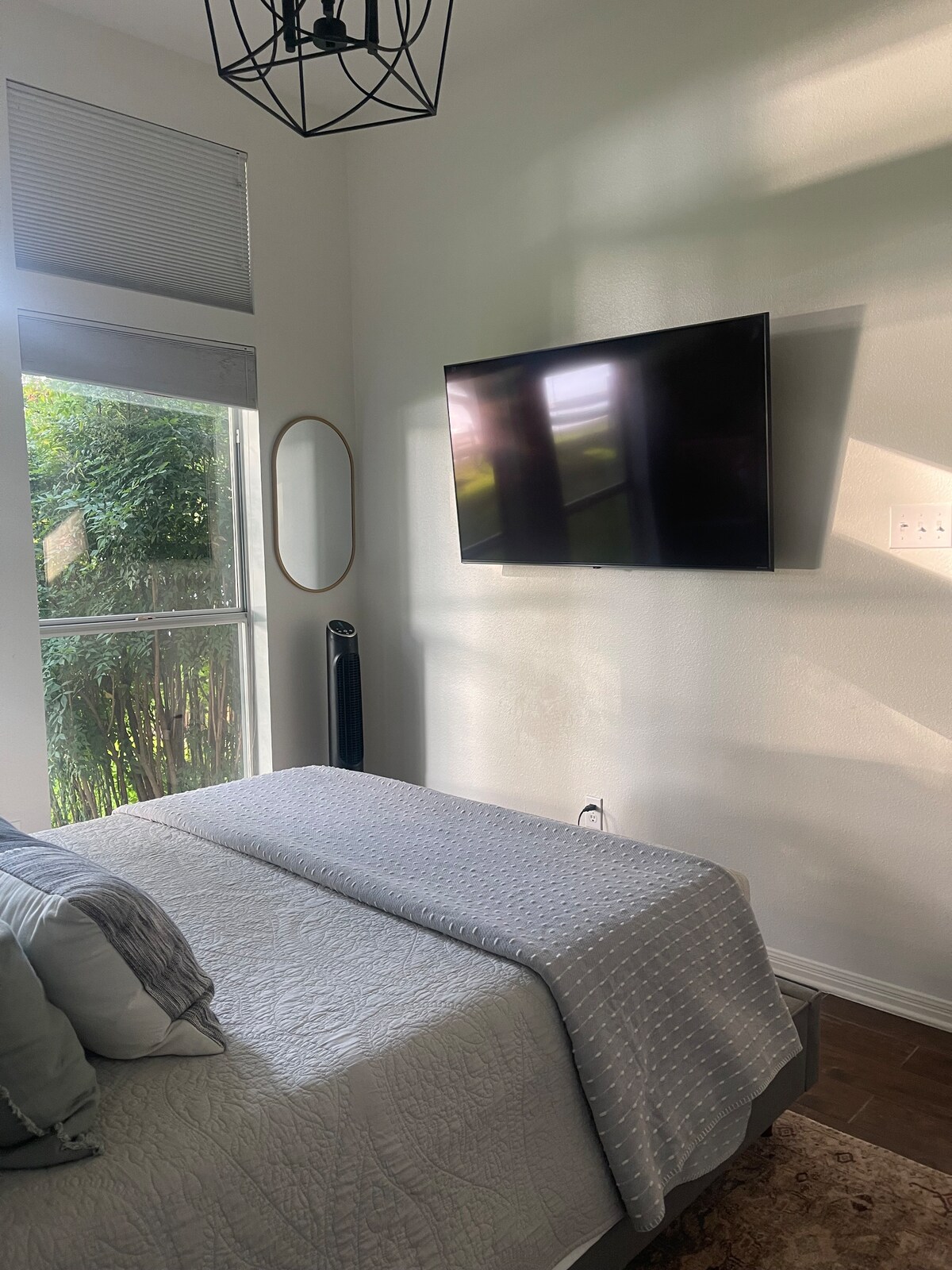 Втора спална соба - брачен кревет (широк 150 - 179 см)