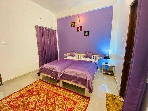 The Autumn Leaves Charming Room No. 2
