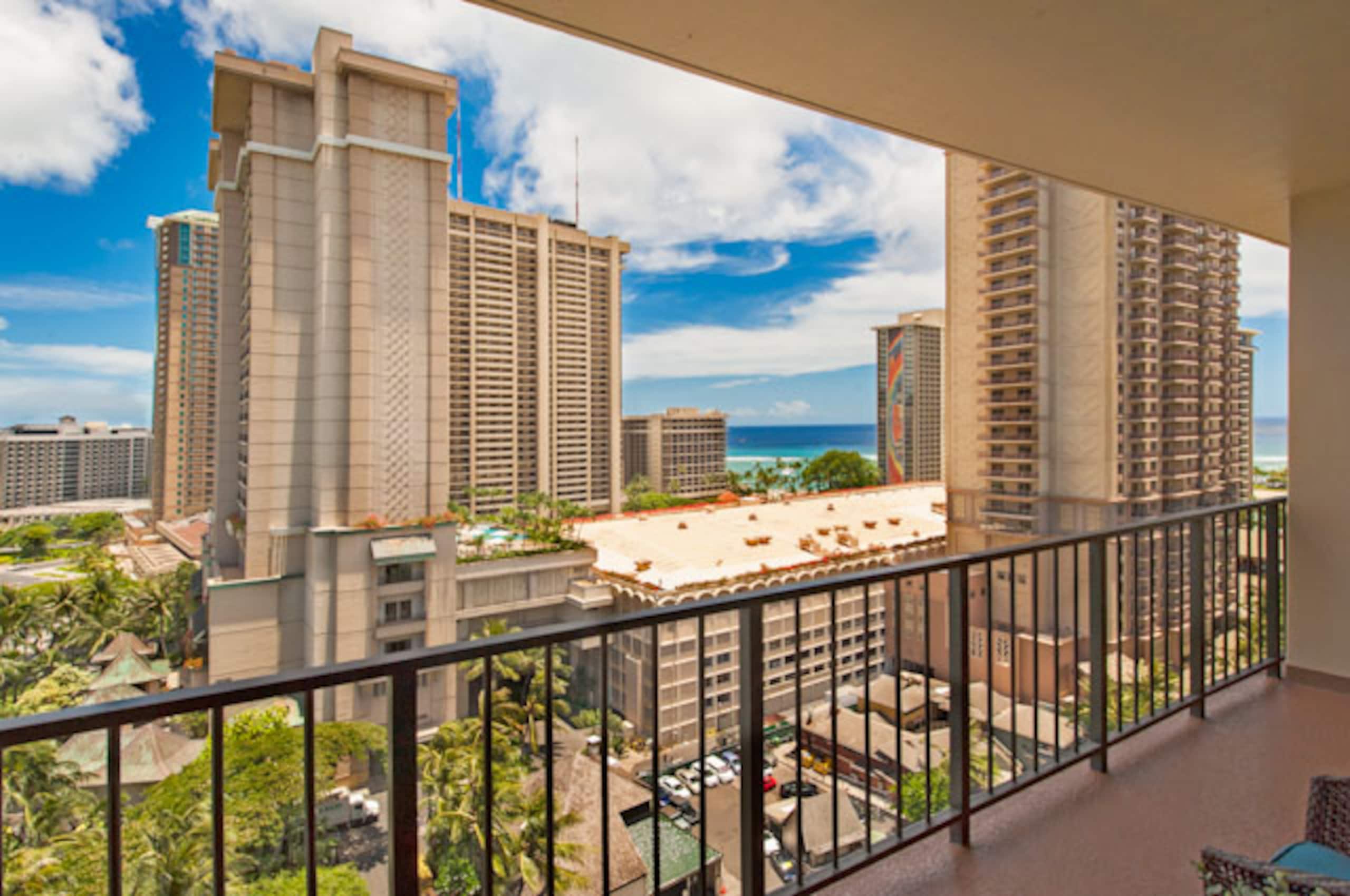 Condo in Honolulu · ★4.91 · 1 bedroom · 1 bed · 1 bath - Image 3