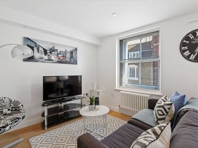 2 Bedroom Serviced Apartment In Central London gallery image 4