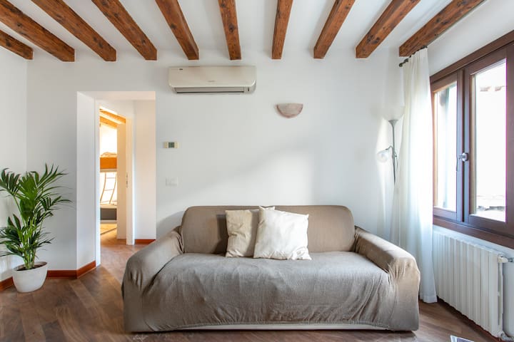 Trilocale in Campo San Polo vicino Ponte di Rialto