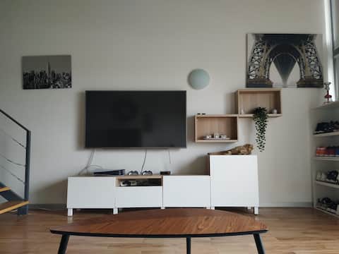 Top performing Airbnb: Sunny loft with free parking in Patraix