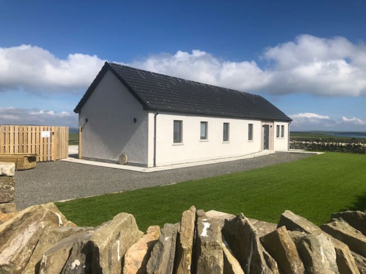 BLACKHALL 3-bedroom bungalow with hot-tub