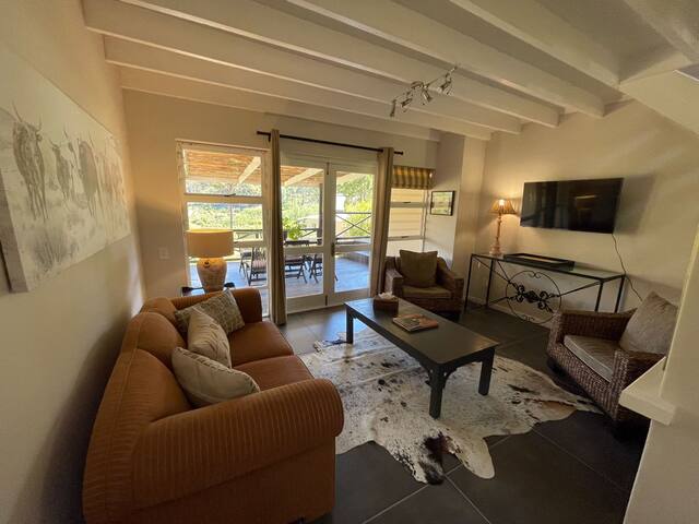 Cape Cedar Two-Bedroom Self-Catering Cottage gallery image 3