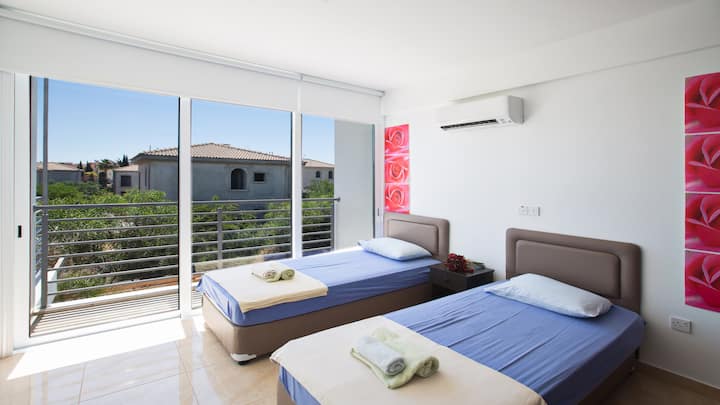 Qipro në The Sun Holidays PW Villas 18