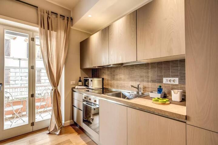 Amazing 3bedrooms apartment with A/C Vatican view gallery image 3