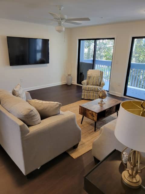 Lovely 2 bedroom condo