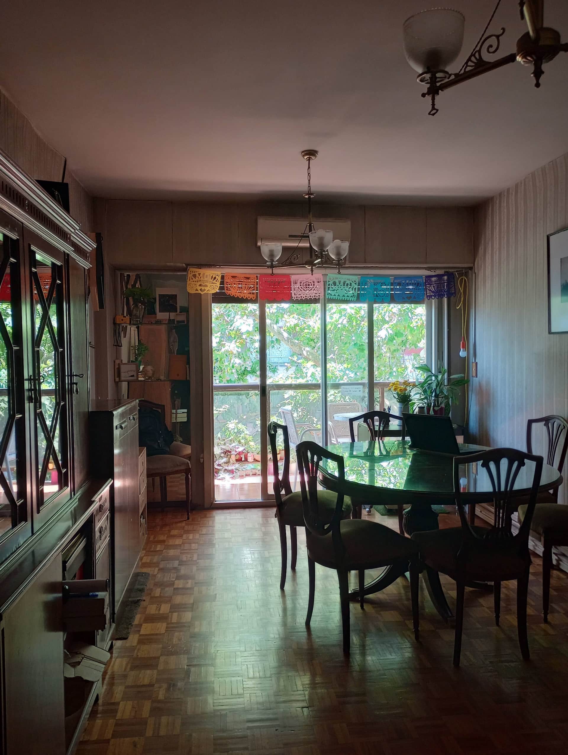Room with private bathroom in a shared apartment in Flores