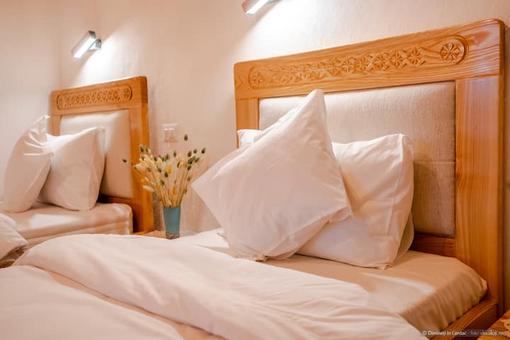 Sofica Room - მისი მყარი თიხის აგურის კედლები იდეალურ ტემპერატურას გთავაზობთ როგორც ზამთარში, ისე ცხელ ზაფხულში.  