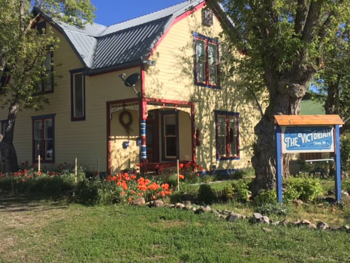 The Victorian Chama, BnB with 6 private baths. Houses for Rent in