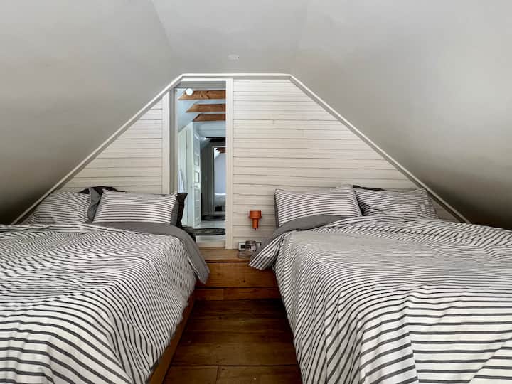 Mezzanine, 2 lits doubles.